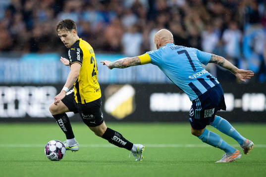 Häckens Lars Olden Larsen och Djurgårdens Magnus Eriksson