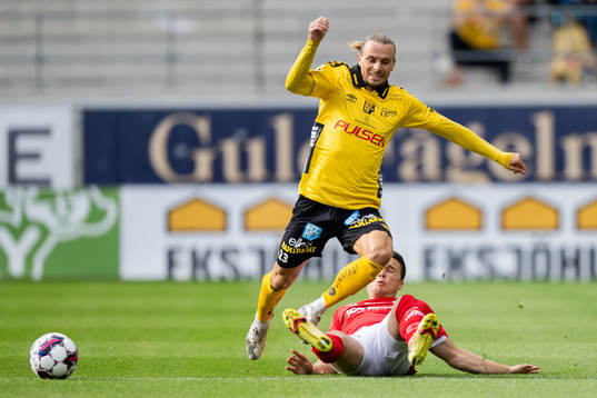 Elfsborgs Niklas Hult och Kalmars Simon Skrabb