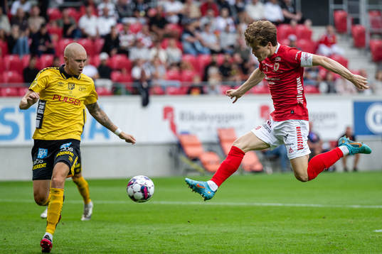 Kalmars Oliver Berg gör 1-0