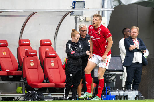 Kalmars Lars Saetra har ont hunder fotbollsmatchen i