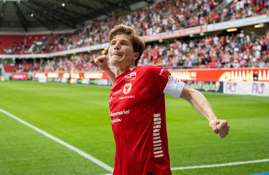 Kalmars Oliver Berg jublar