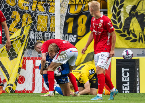 Kalmars målvakt Ricardo Friedrich jublar