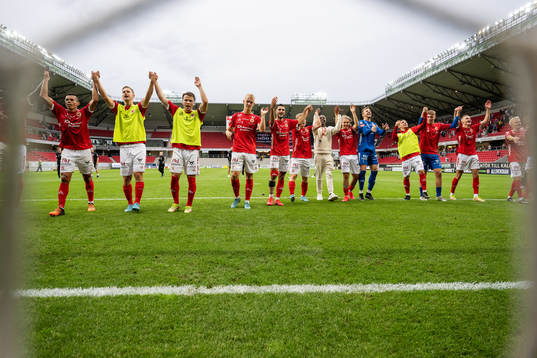 Kalmars spelare jublar