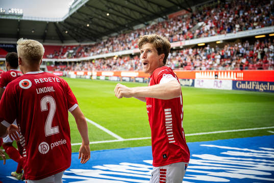 Kalmars Oliver Berg jublar