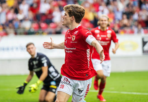 Kalmars Oliver Berg jublar
