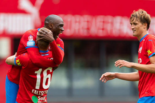 Helsingborgs Ravy Tsouka-Dozi och Alexander Faltsetas jublar