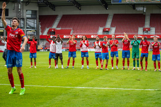 Helsingborgs Armin Gigovic och lagkamrater jublar
