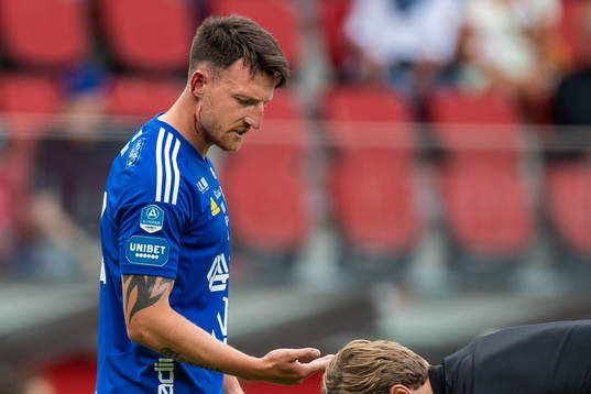 GIF Sundsvalls Alexander Blomqvist blöder från örat