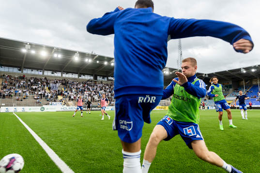 IFK Norrköpings Dino Salihovic värmer upp