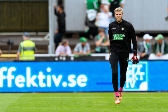Varbergs målvakt Fredrik Andersson före fotbollsmatchen i