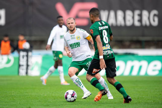 Hammarbys Darijan Bojanic och Varbergs Luke Le Roux