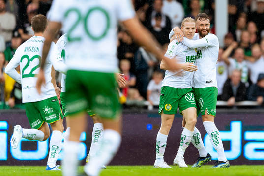 Hammarbys Gustav Ludwigson jublar med Simon Sandberg