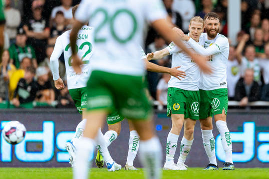 Hammarbys Gustav Ludwigson jublar med Simon Sandberg