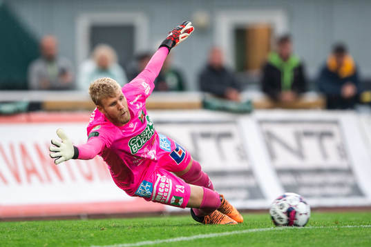 Varbergs målvakt Fredrik Andersson släpper in 3-0