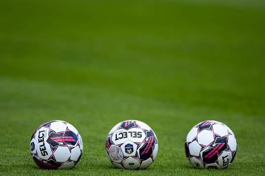 Fotbollar före fotbollsmatchen i Allsvenskan mellan