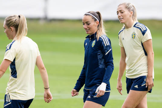 Linda Sembrant , Kosovare Asllani and Elin Rubensson of the