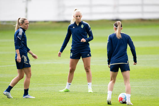 Elin Rubensson , Stina Blackstenius and Kosovare Asllani of