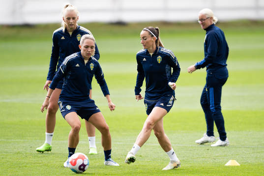 Elin Rubensson and Kosovare Asllani of the Swedish women's