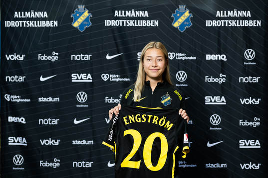 s nyförvärv Emma Engström poserer för porträtt