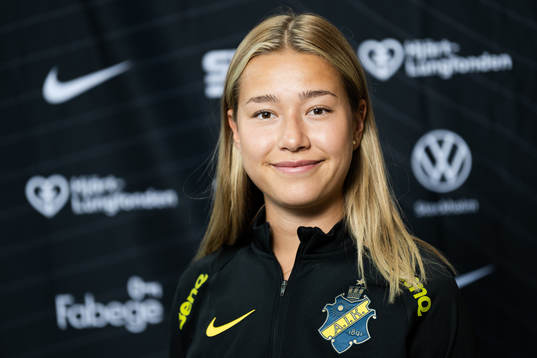 s nyförvärv Emma Engström poserer för porträtt