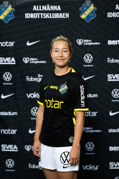 s nyförvärv Emma Engström poserer för porträtt