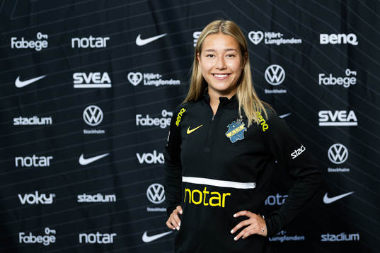s nyförvärv Emma Engström poserer för porträtt
