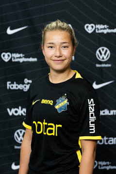 s nyförvärv Emma Engström poserer för porträtt