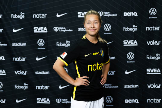 s nyförvärv Emma Engström poserer för porträtt