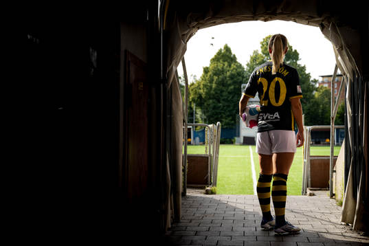 s nyförvärv Emma Engström poserer för porträtt