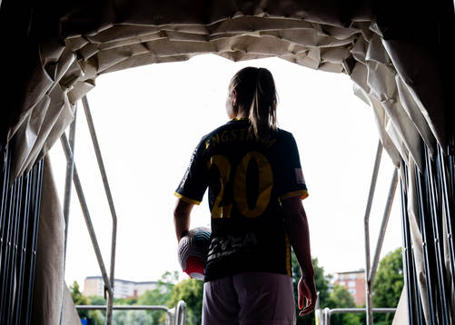s nyförvärv Emma Engström poserer för porträtt