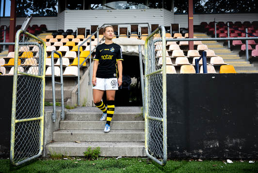 s nyförvärv Emma Engström poserer för porträtt
