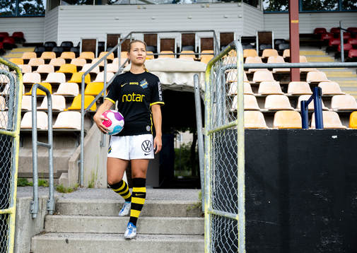 s nyförvärv Emma Engström poserer för porträtt