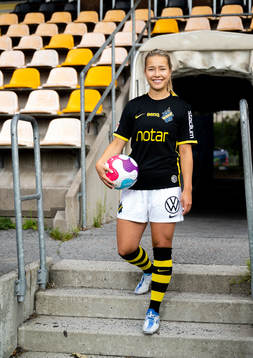 s nyförvärv Emma Engström poserer för porträtt