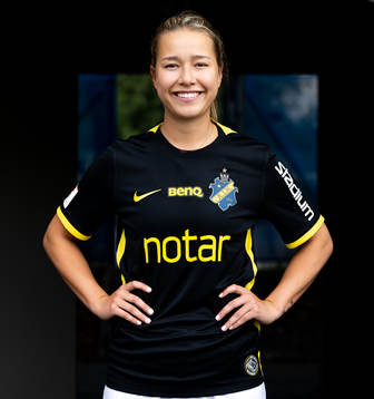 s nyförvärv Emma Engström poserer för porträtt