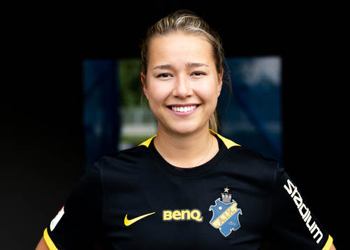 s nyförvärv Emma Engström poserer för porträtt