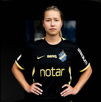 s nyförvärv Emma Engström poserer för porträtt