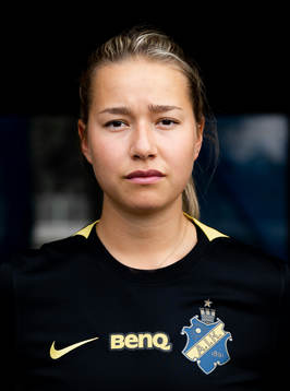 s nyförvärv Emma Engström poserer för porträtt