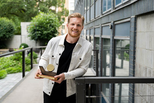 Gabriel Landeskog tilldelas Guldpucken