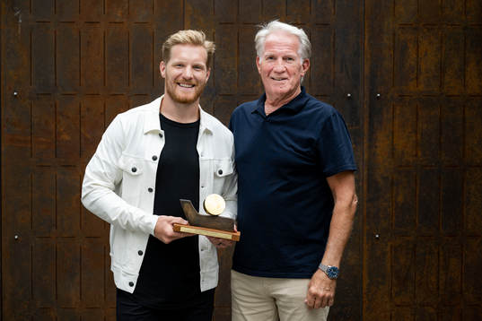 Gabriel Landeskog tilldelas Guldpucken