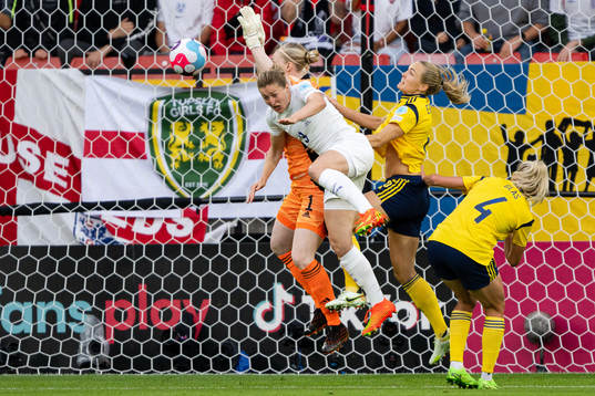 Goalkeeper Hedvig Lindahl of Sweden against Ellen White of