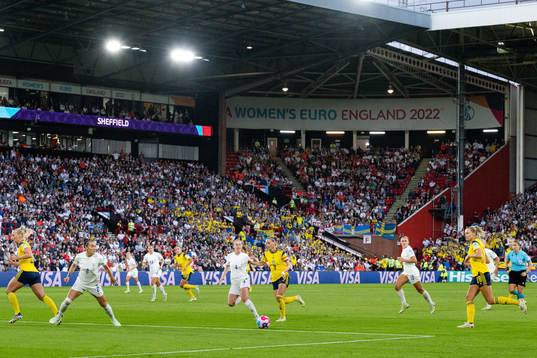 Keira Walsh of England against Kosovare Asllani of Sweden
