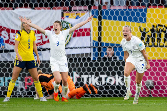 Beth Mead of England celebrates the 1-0 goal