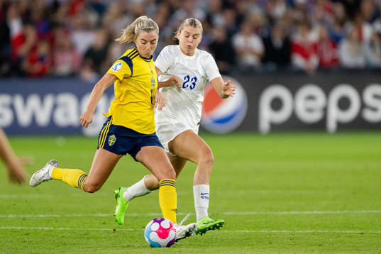 Linda Sembrant of Sweden and Alessia Russo of England