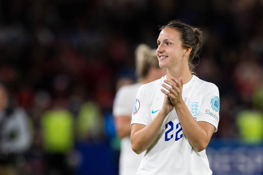 Lotte Wubben-Moy of England celebrates