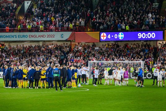 Players of Sweden gather