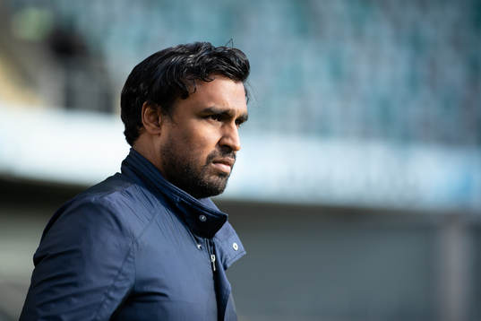 Västerås tränare Kalle Karlsson innan fotbollsmatchen i