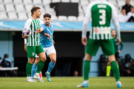 Nicolas Gorobsov of Zalgiris Vilnius and Moustafa Zeidan of