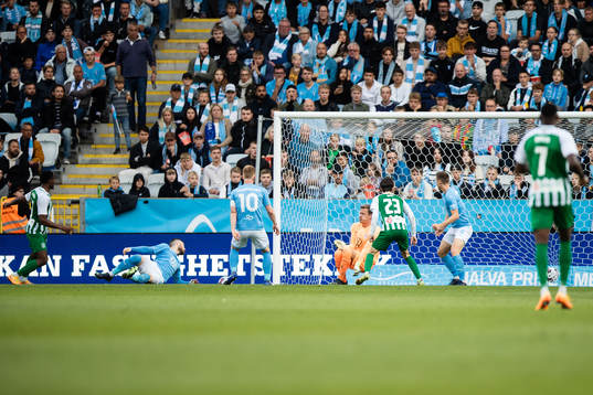 Renan Oliveira of Zalgiris Vilnius scores 0-2 behind