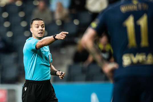referee Milos Milanović