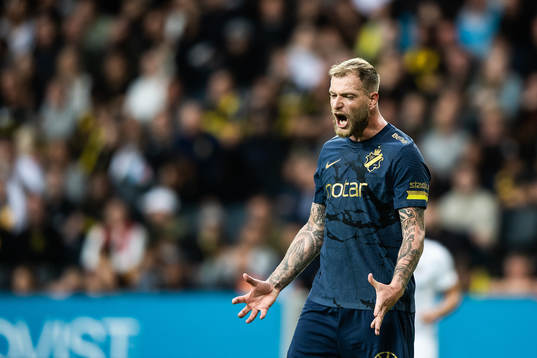 John Guidetti of AIK reacts